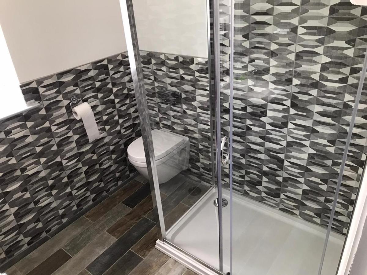 My Perfect Place Rooms & Apartments -Some Rooms With Hot Tub- Free Parking Blackpool Exterior photo
