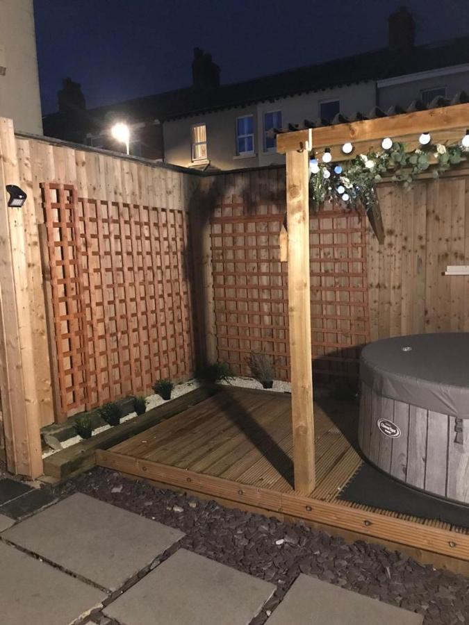 My Perfect Place Rooms & Apartments -Some Rooms With Hot Tub- Free Parking Blackpool Exterior photo