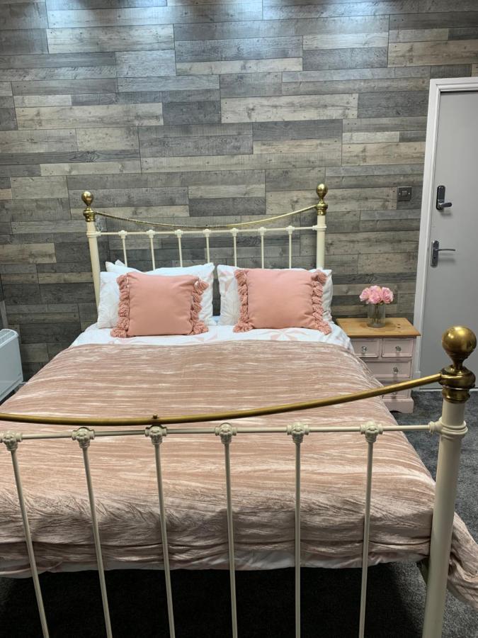 My Perfect Place Rooms & Apartments -Some Rooms With Hot Tub- Free Parking Blackpool Exterior photo